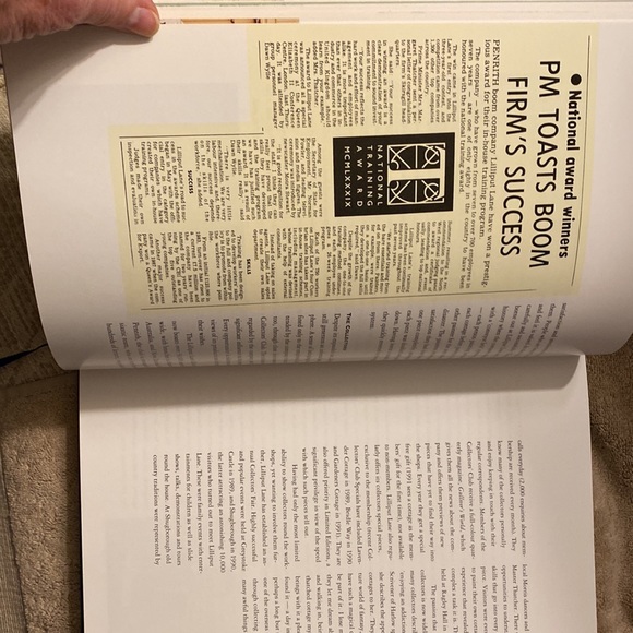 Bundle “The Cottages of Lilliput Lane” with Hardcover Dust Jacket & Stationery! - Picture 12 of 16